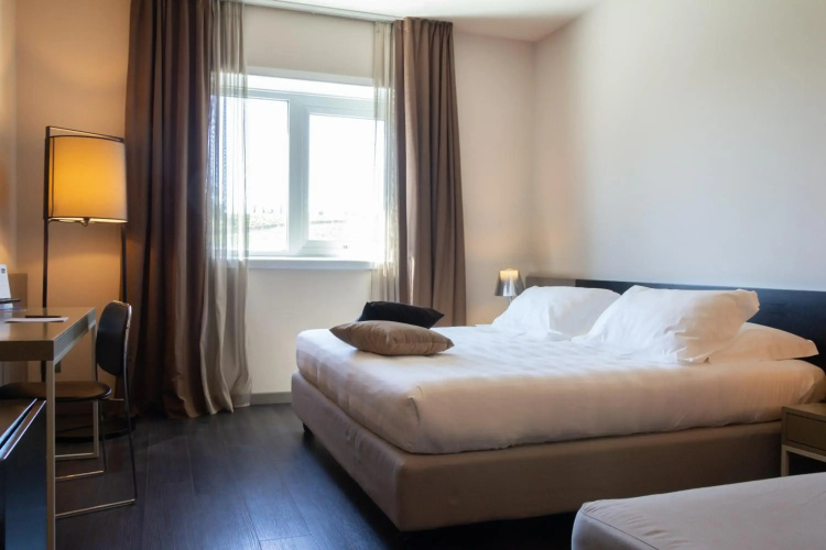 G Hotel