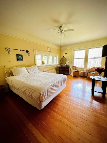 Standard Quadruple room with garden view