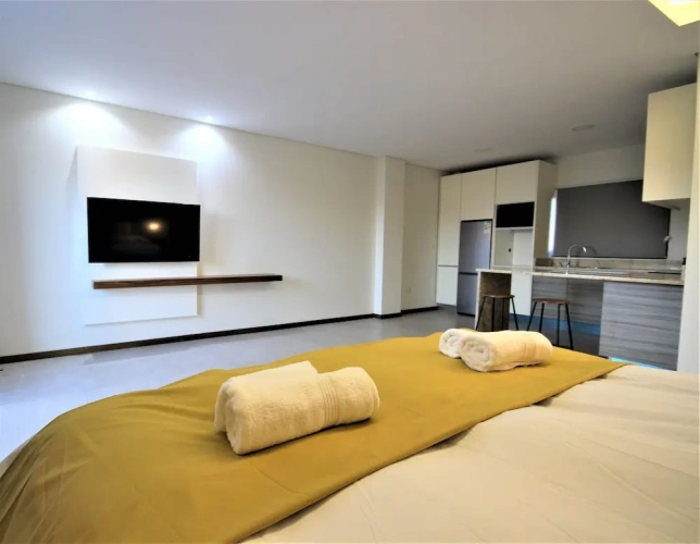 Deluxe Studio