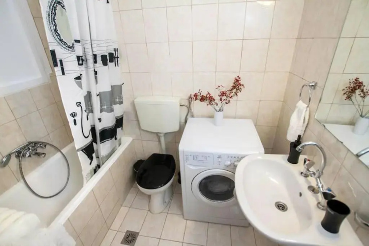 2BDR OlympianZeus Apt with Netflix