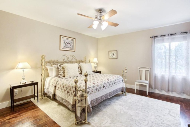 4 Bedrooms Cottage