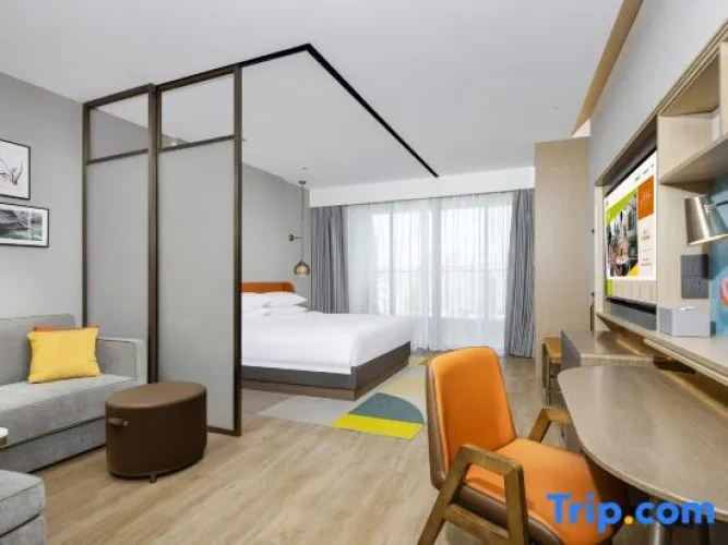 Suite with lake view