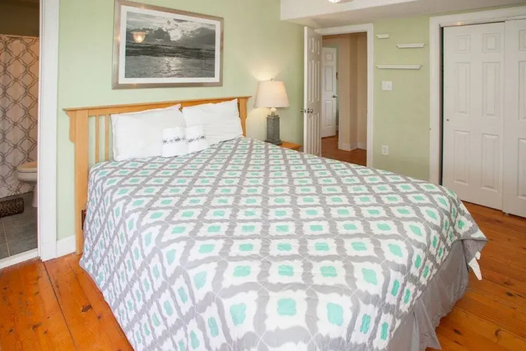 Down By The Sea - 9 Br Home