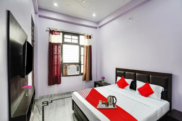 OYO Flagship 70225 Ayurma Inn