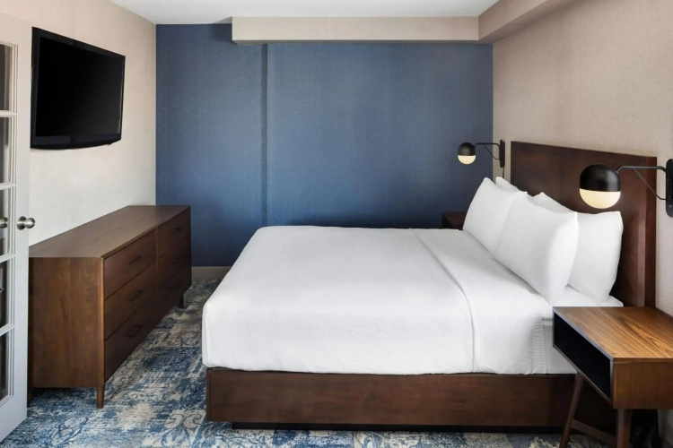 Four Points by Sheraton Edmonton South