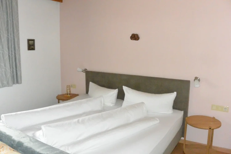 2 Bedrooms Comfort room with mountain view