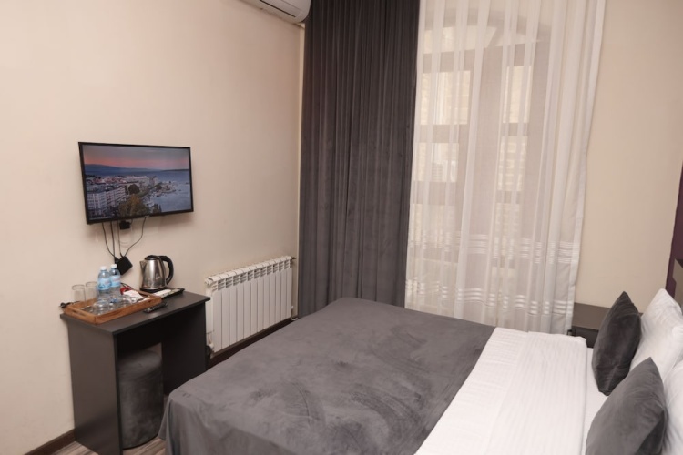 Standard Double room with city view