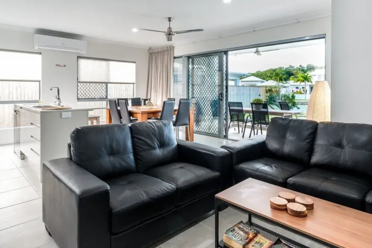 Blue Lagoon Villa A in Trinity Beach