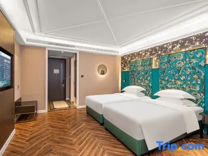 Deluxe Double room with city view
