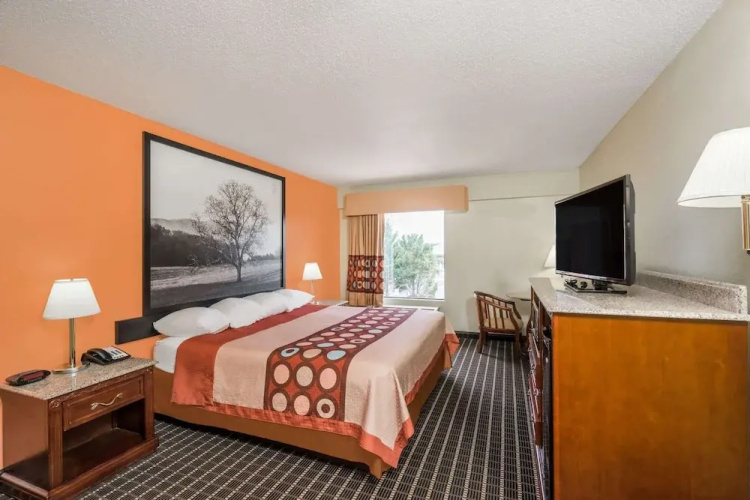 Super 8 by Wyndham Dandridge