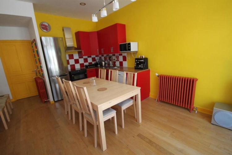 3 Bedrooms Apartment
