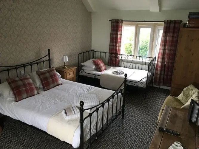 The Hollies Inn