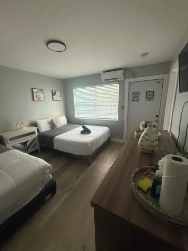 2 Coastal Units Walk to Beach Patio & Parking