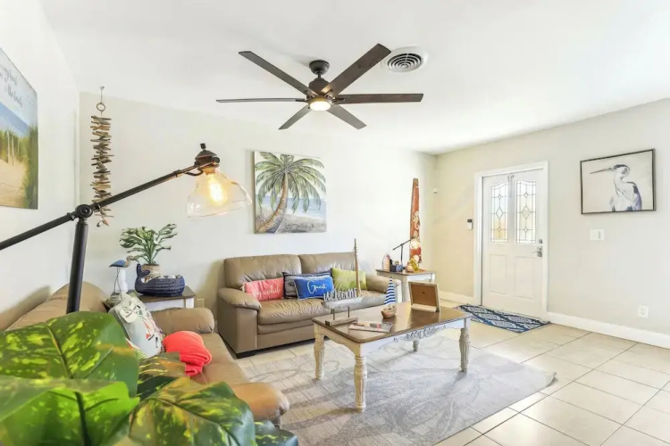 Jensen Beach Home: Walk to Beach Access!