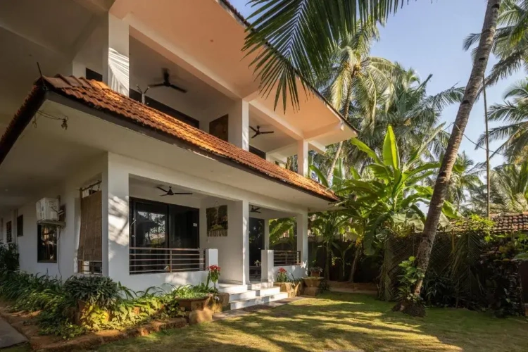 Standard Double room with partial sea view