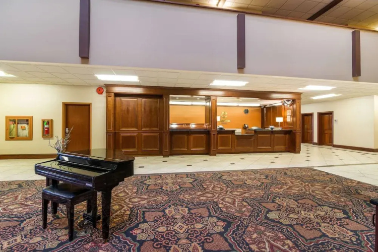 Holiday Inn Minot Riverside