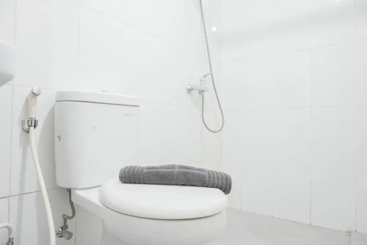 Comfortable and Homey Studio at Amethyst Apartment