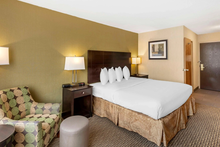 Hotel Watertown