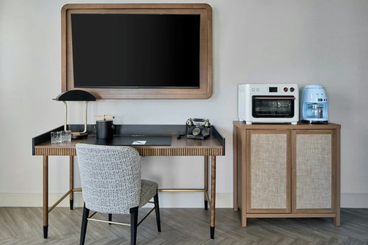 1 Bedroom Suite with city view