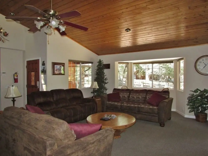 100 Cedar Hideaway Home