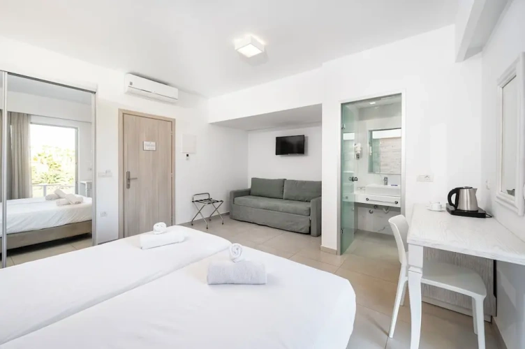 Deluxe Suite with garden view