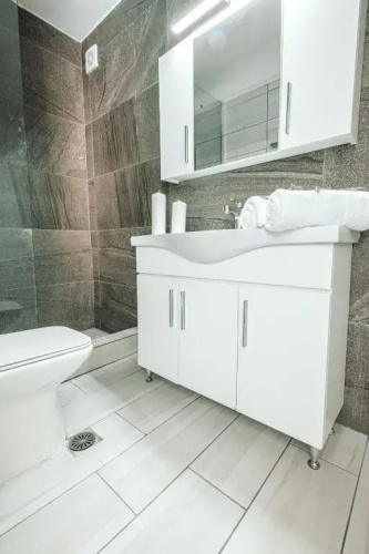 Design Suites Efharis (Syrah)