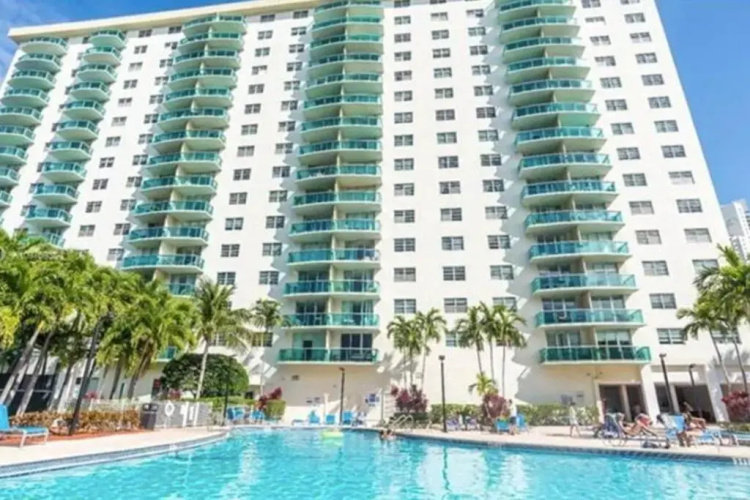 Breathtaking ocean view! 15th floor