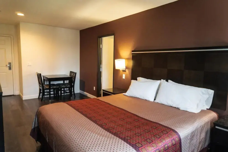 Maywood Inn