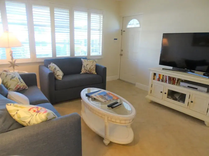 Aloha Kai - Unit 3 2 Bedrooms 1 Bathroom Apts