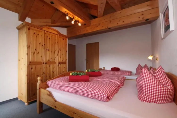 3 Bedrooms Apartment