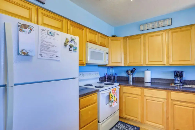 Waterfront Cedar Key Duplex Home: Grill & Dock!