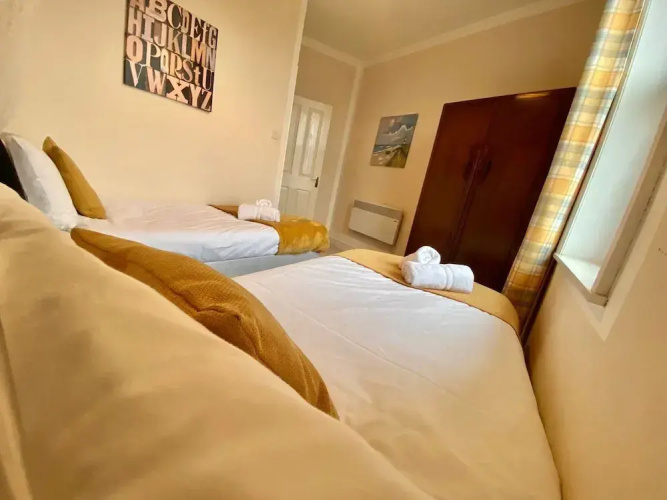 Blackpool Abode - Buttercup Suite