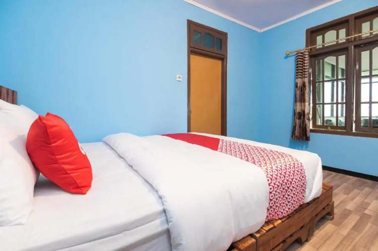 OYO 1852 Intan Bromo Homestay