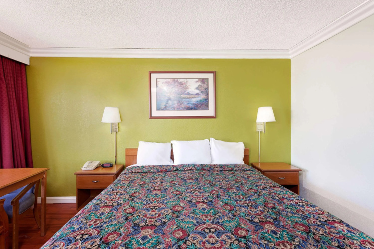 Knights Inn - Palmdale CA