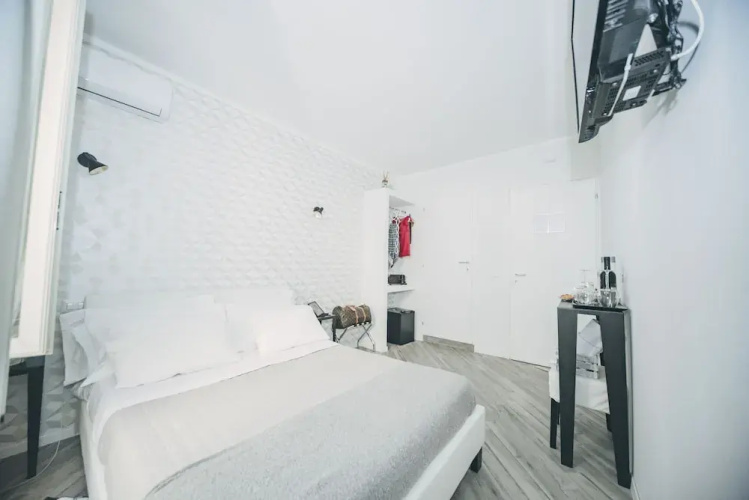 Spagna Rooms