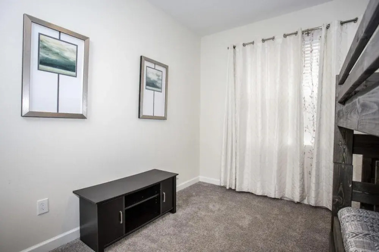 6BR Home Prime Location