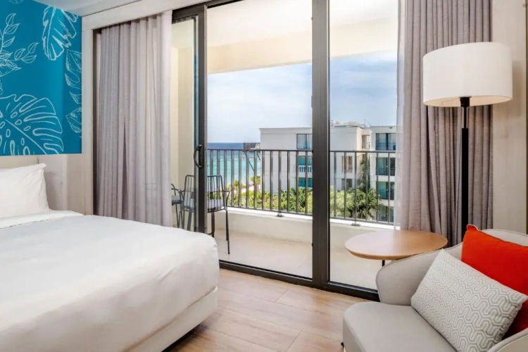 Double room with partial ocean view