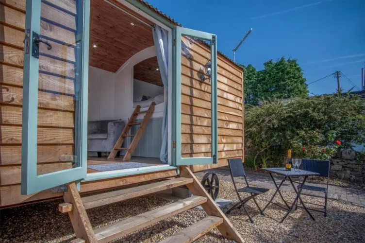 Willow - 1 Bedroom Shepherd's Hut - Amroth
