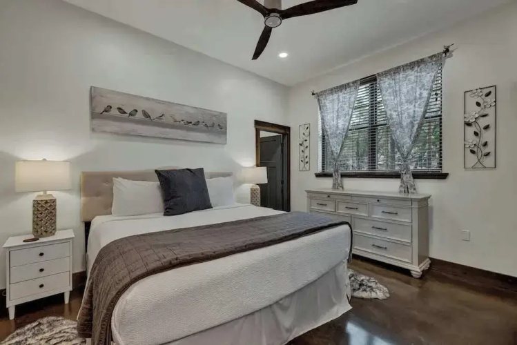 West End Nest With Hot Tub!