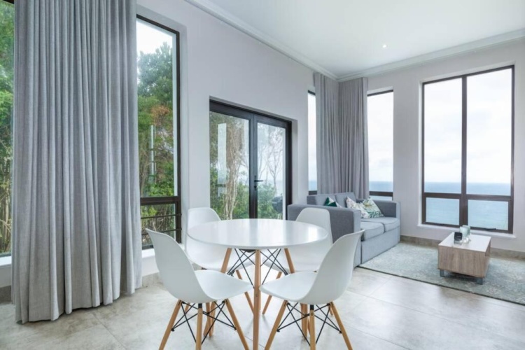 3 Bedrooms Apartment