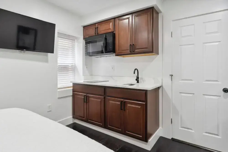 West Philadelphia Modern Hotel & Suites