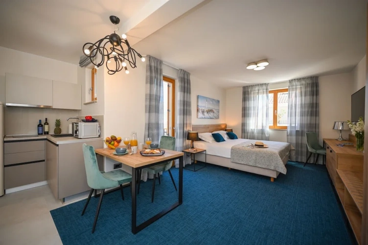 1 Bedroom Classic Apartment with balcony and with pool view