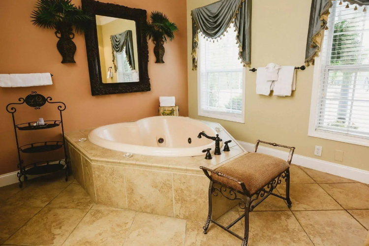 Biltmore Village Inn B&B