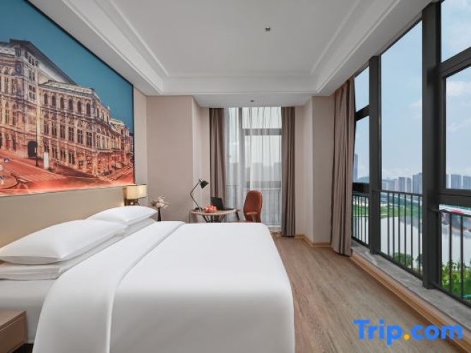 Suite with view