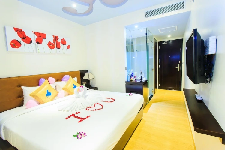 Deluxe Double room with city view