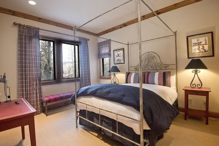 803 Holden Rd. 5 Bedroom Home by RedAwning