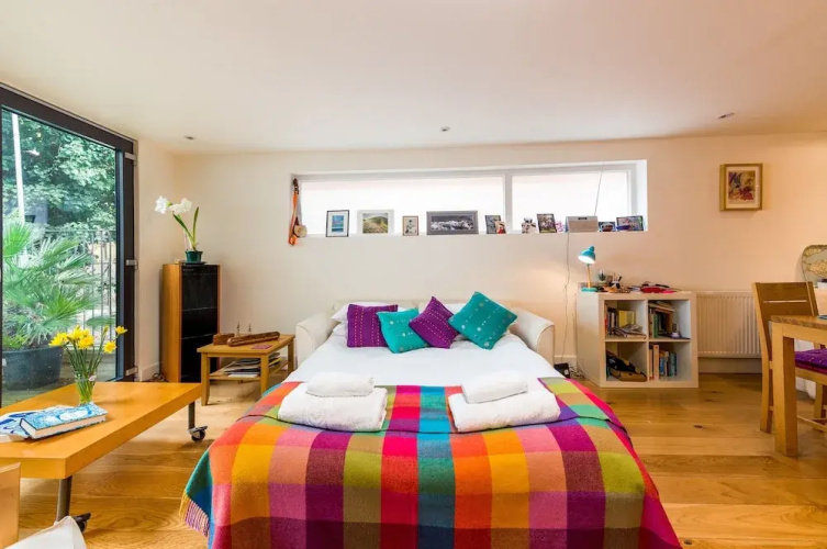 Charming Hackney Apartment with Garden