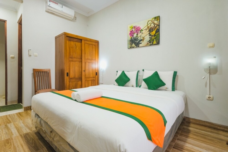 6 Bedrooms Family Villa