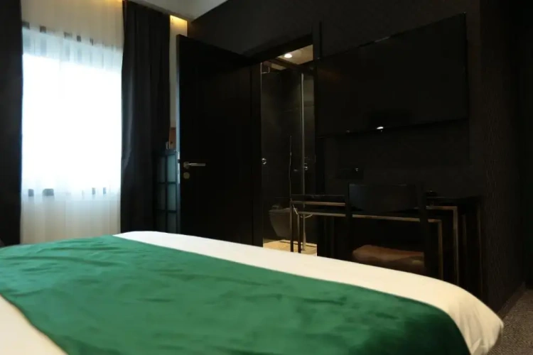 Standard Double room with city view