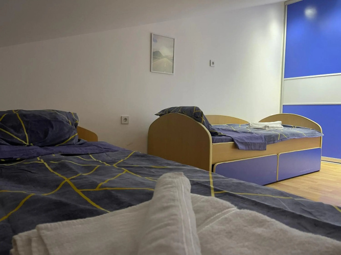 Cozy Duplex Apartment ~ Free Parking
